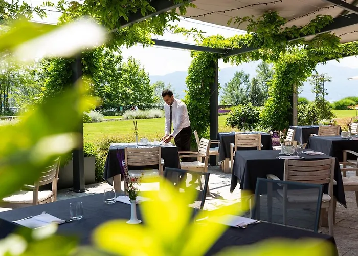 De Charme 4* 拉韦诺-蒙贝洛