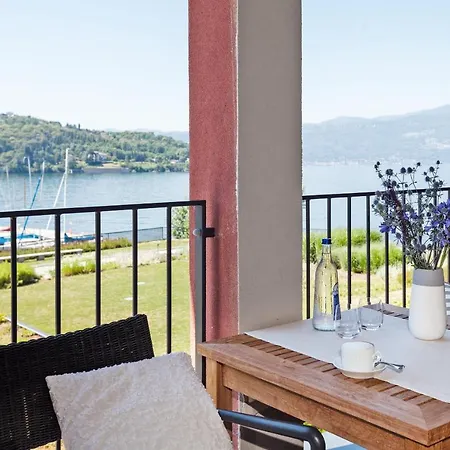 Otel De Charme Laveno-Mombello